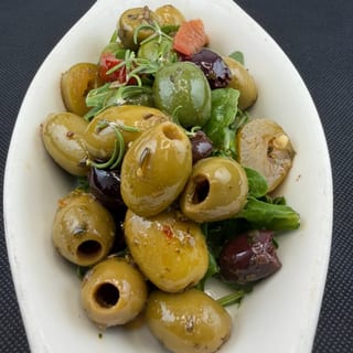 Assorted Olive Medley (Aceitunas Aliñadas)