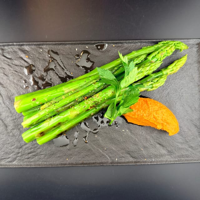 Grilled Asparagus (Esparragos a la Brasa).
