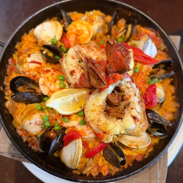 Lobster Tail & Shrimp Paella (De Bogavante).