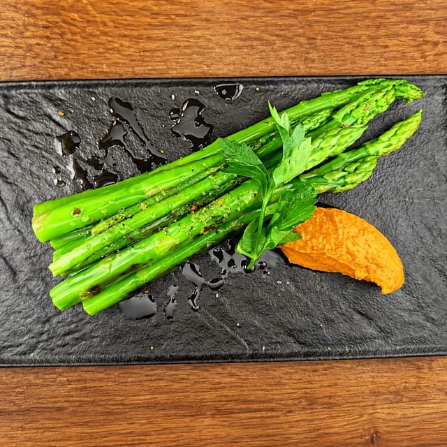 Grilled Asparagus (Esparragos a la Brasa).
