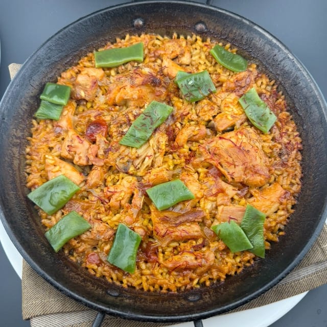 Specialty Traditional Paella (Tradicional).